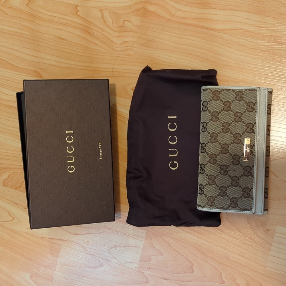 Women's Gucci wallet